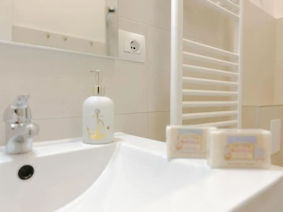 Apartment Suite In Nervi Porticciolo - Stazione10' - Wifi Genoa Italy